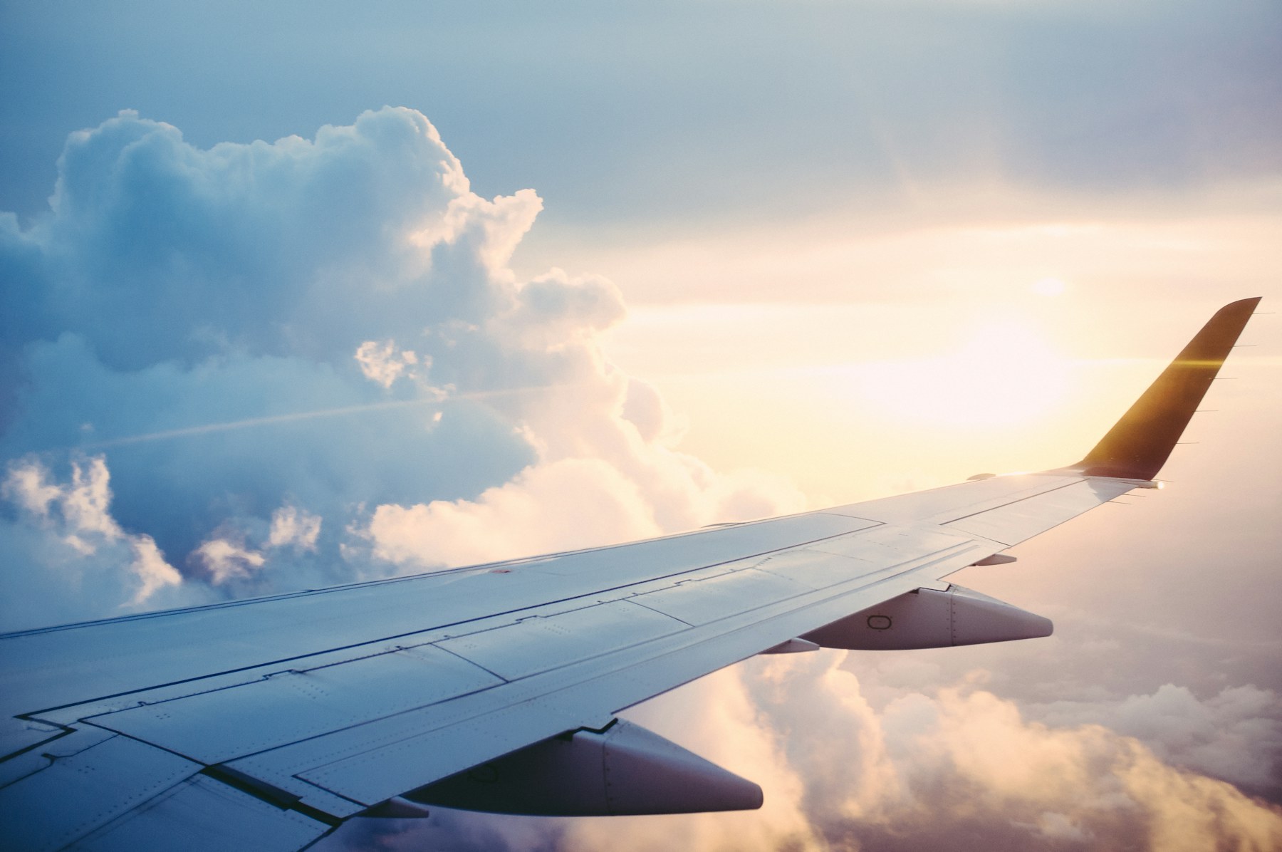 Business Class vs First Class: 2026 Guide to the Best Flight Choice cover image